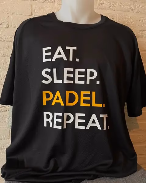 Zwart padelshirt met Eat Sleep Padel Repeat print